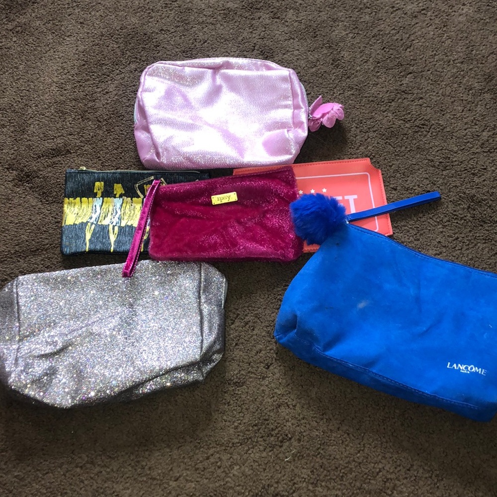 6 makeup bags